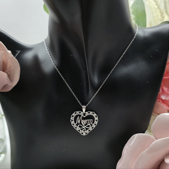 ♥️ MOM STERLING SILVER NECKLACE - Picture 2 of 4